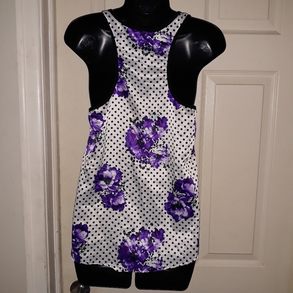 Lilly white razor back floral tank top size medium A-45 5/$25 - Picture 2 of 4